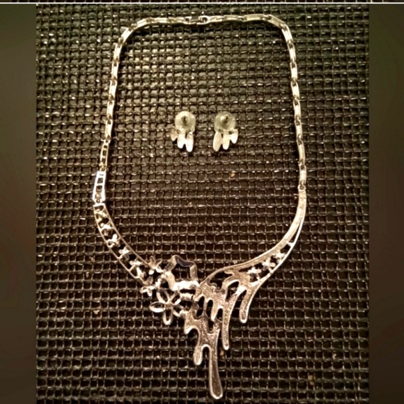 Crystal Rhodium Necklace Earrings Set - Picture 3 of 5